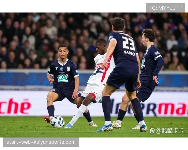 法国三球均来自边路传中 马特塔头球破门扳平