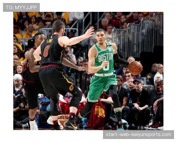 布朗攻防一体贡献3盖帽 凯尔特人锋线防守全面压制对手